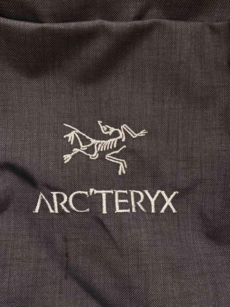 ARC'TERYX BRIZE 25 Interior deterioration, dirt on the bottom and overall 5