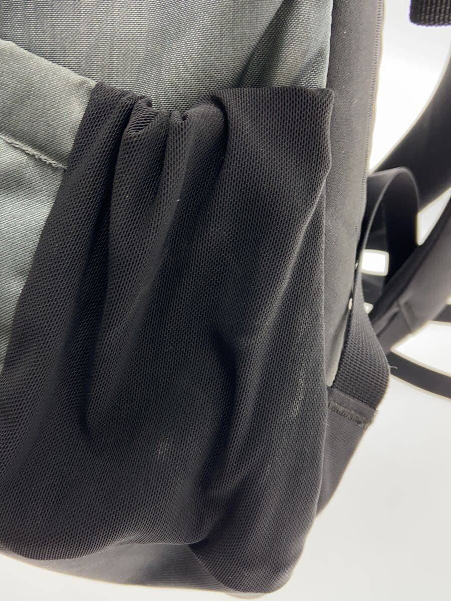 ARC'TERYX BRIZE 25 Interior deterioration, dirt on the bottom and overall 9