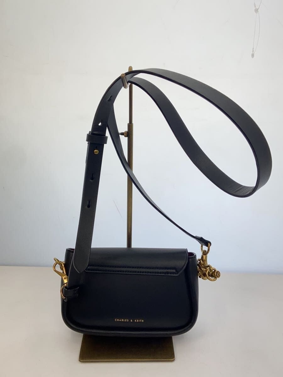 CHARLES&KEITH Chunky Chain Link Saddle Bag Shoulder Bag BLK Solid 3
