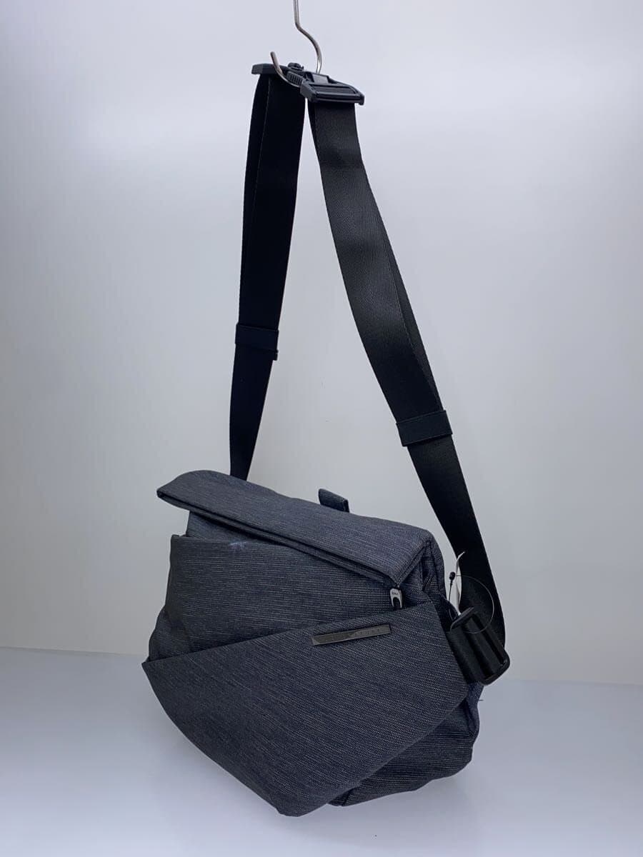 URBANATURE Shoulder Bag -- NVY Plain 2