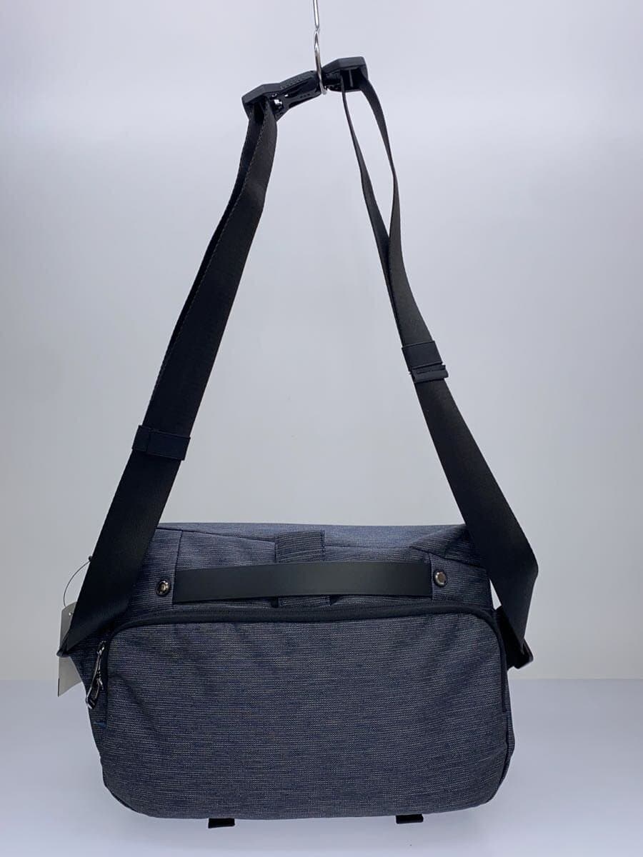 URBANATURE Shoulder Bag -- NVY Plain 3