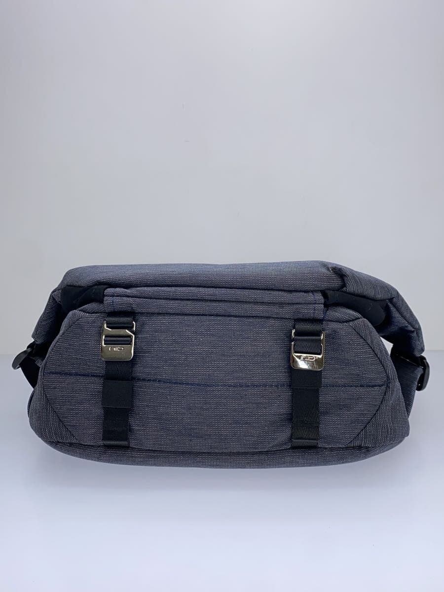URBANATURE Shoulder Bag -- NVY Plain 4