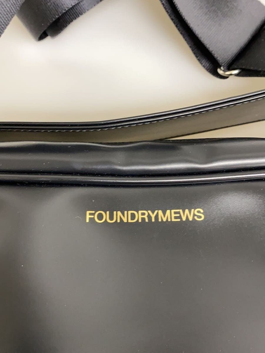 Foundry Mews Boston Bag Faux Leather Black Solid Color 5