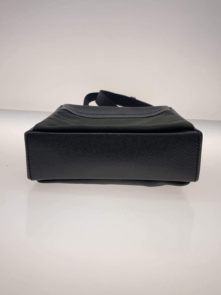 LOUIS VUITTON Sayan _Taiga BLK 4