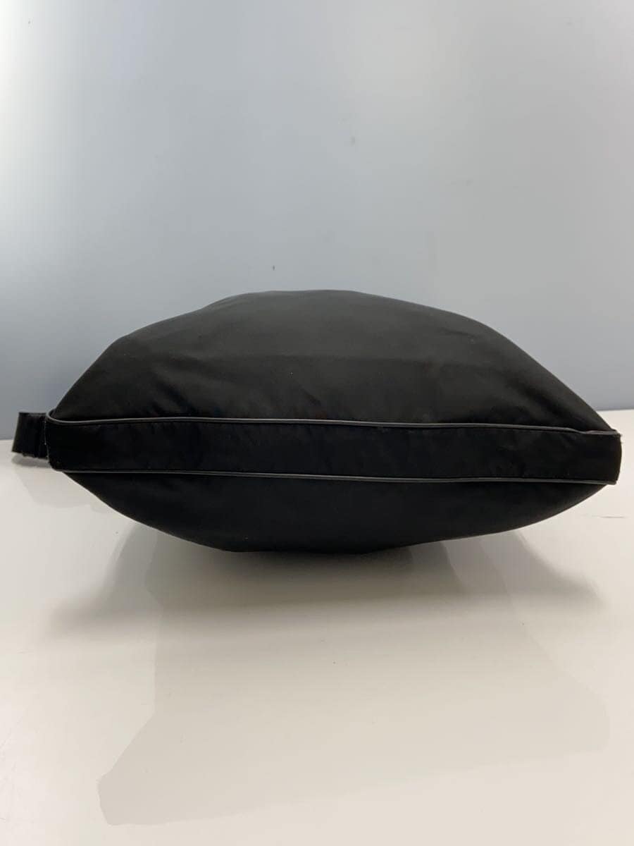 PRADA Shoulder Bag Triangle Logo Nylon BLK Soil 、Scratch 、Corner Wear 4