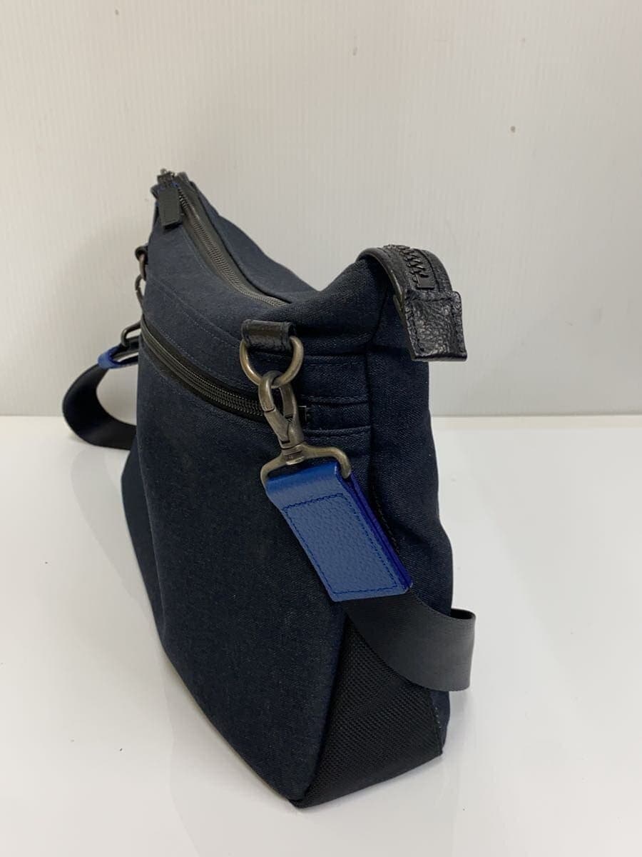 LANVIN en Bleu Shoulder Bag NVY 2