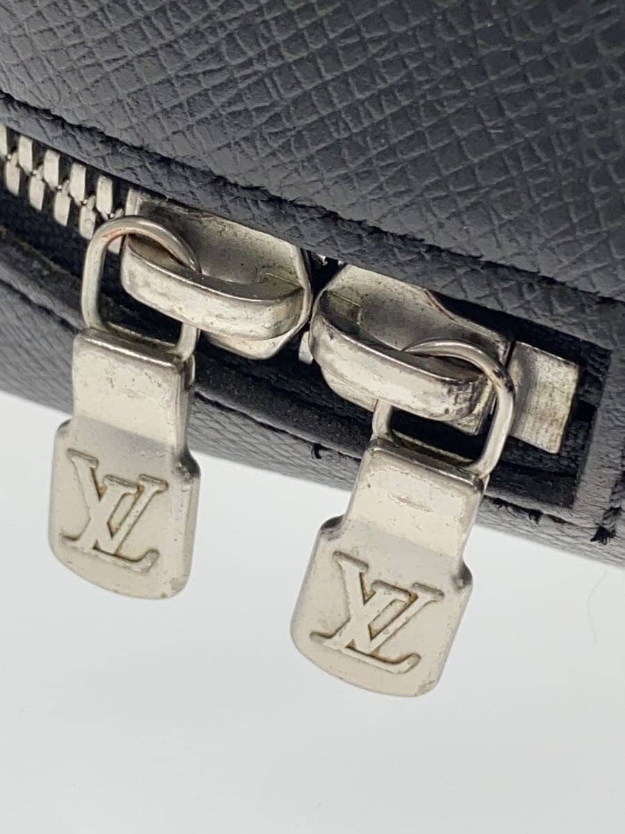 LOUIS VUITTON Sayan _Taiga Leather BLK M30902 8