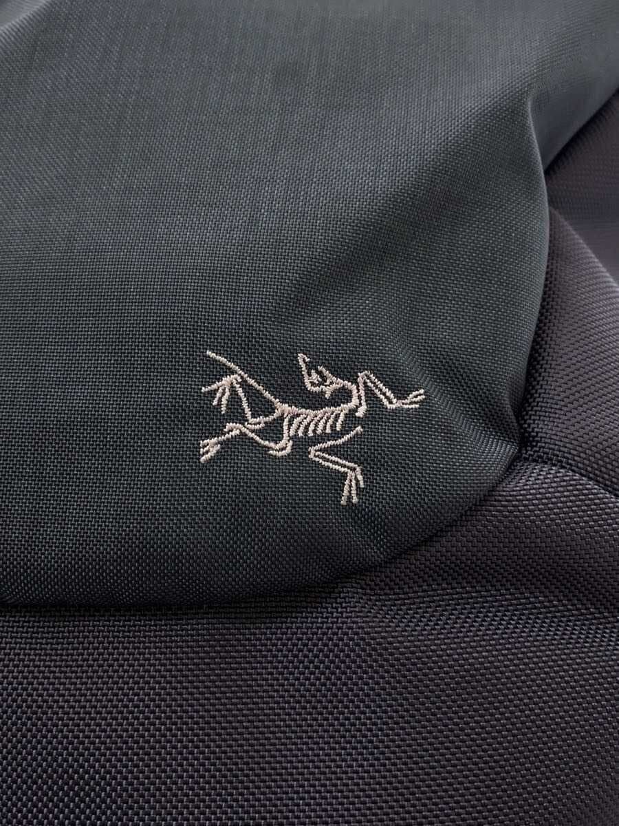 ARC’TERYXMISTRAL 16 Shoulder Bag Nylon GRY 5