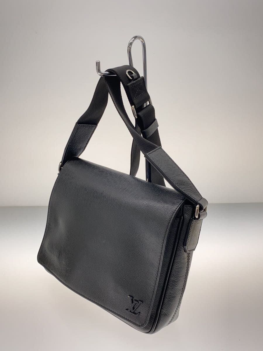 LOUIS VUITTON District PM NV3_Tiga Leather BLK M30850 2