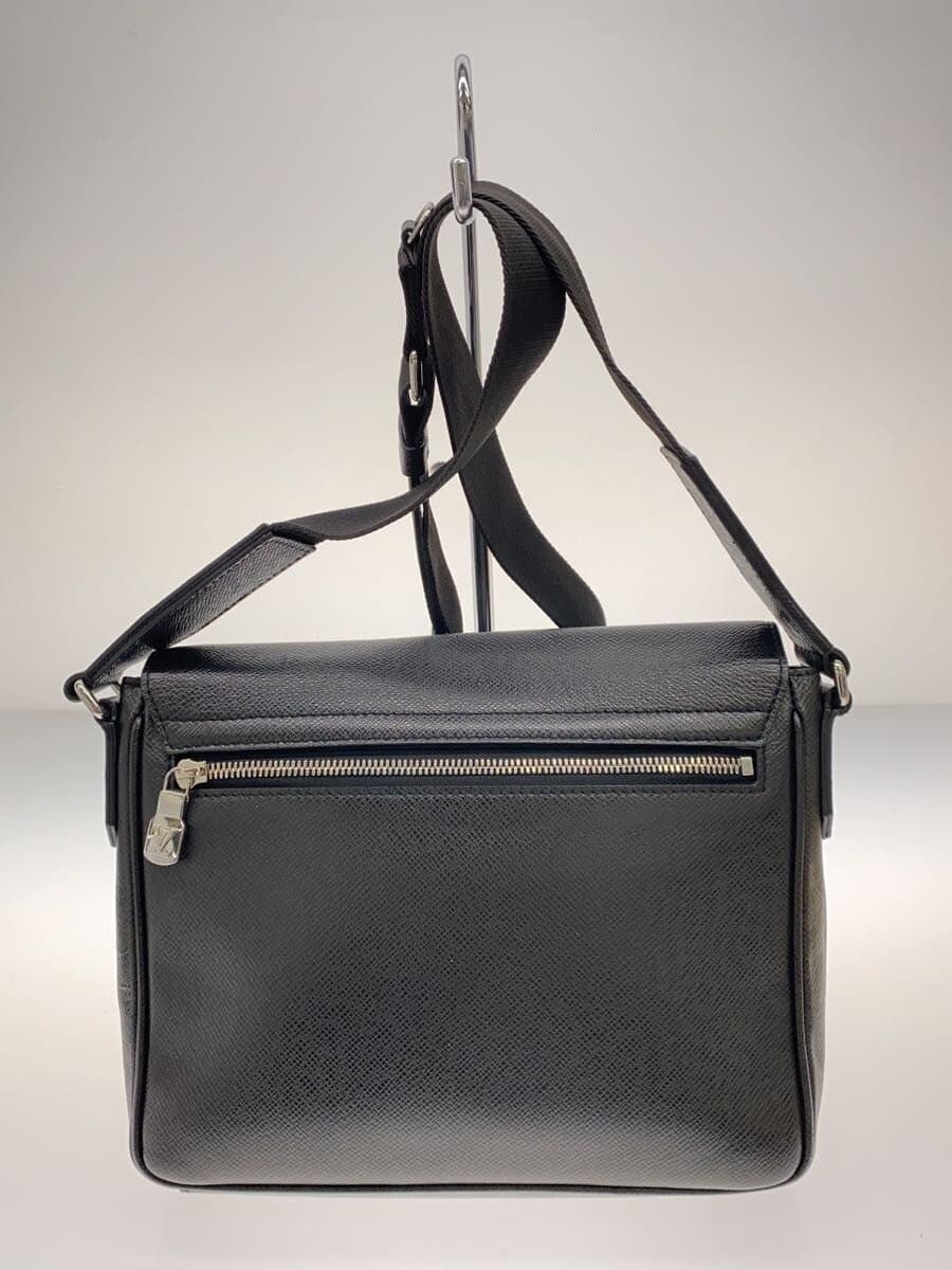 LOUIS VUITTON District PM NV3_Tiga Leather BLK M30850 3