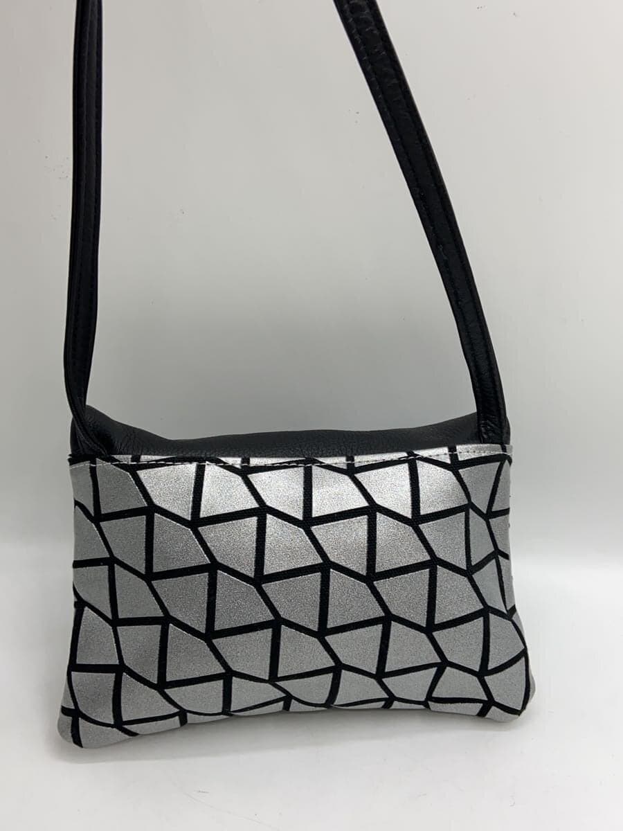 chi.wata Shoulder Bag SLV Solid 3