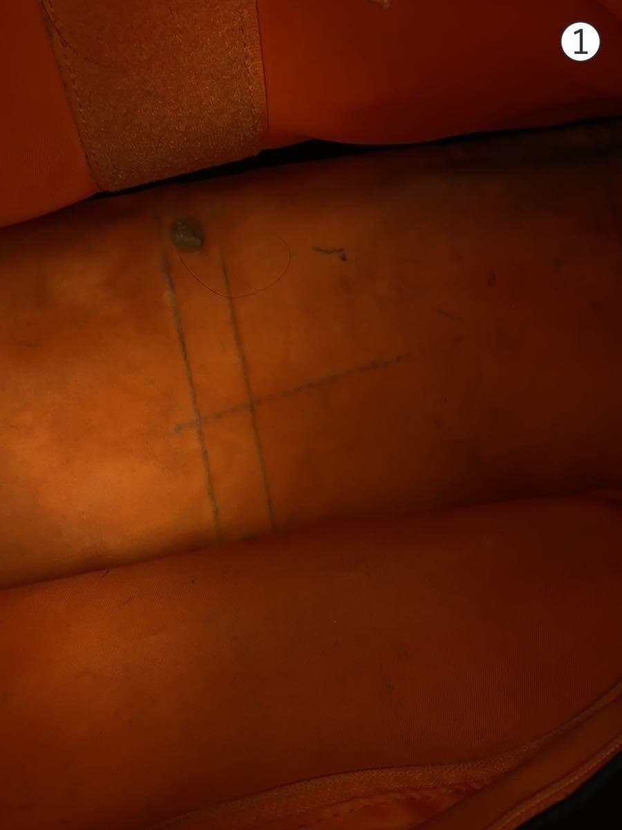 MLVINCE bag corner scuffs, damage present BLK 6