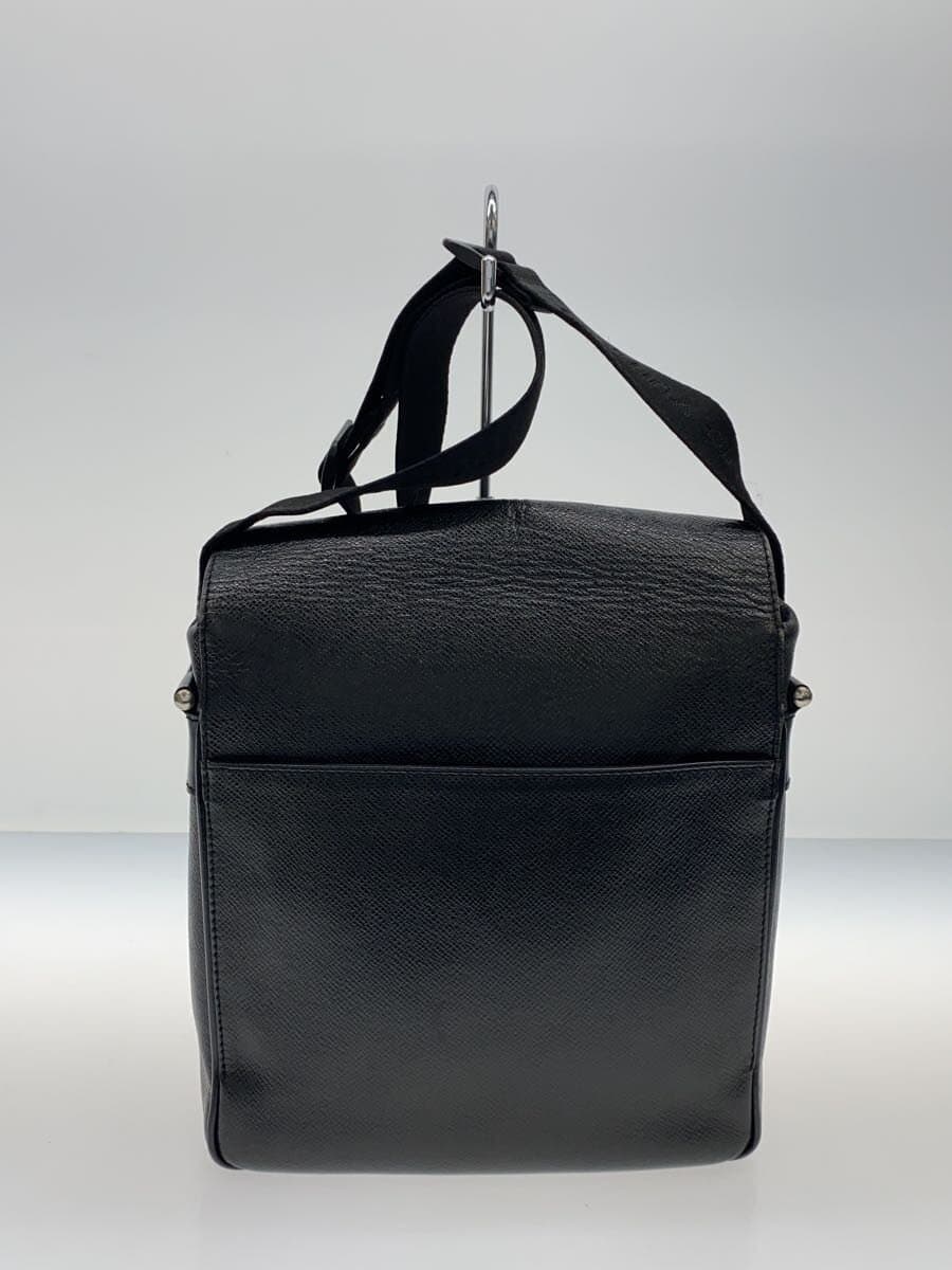 LOUIS VUITTON Yaranga _Taiga Leather BLK 3