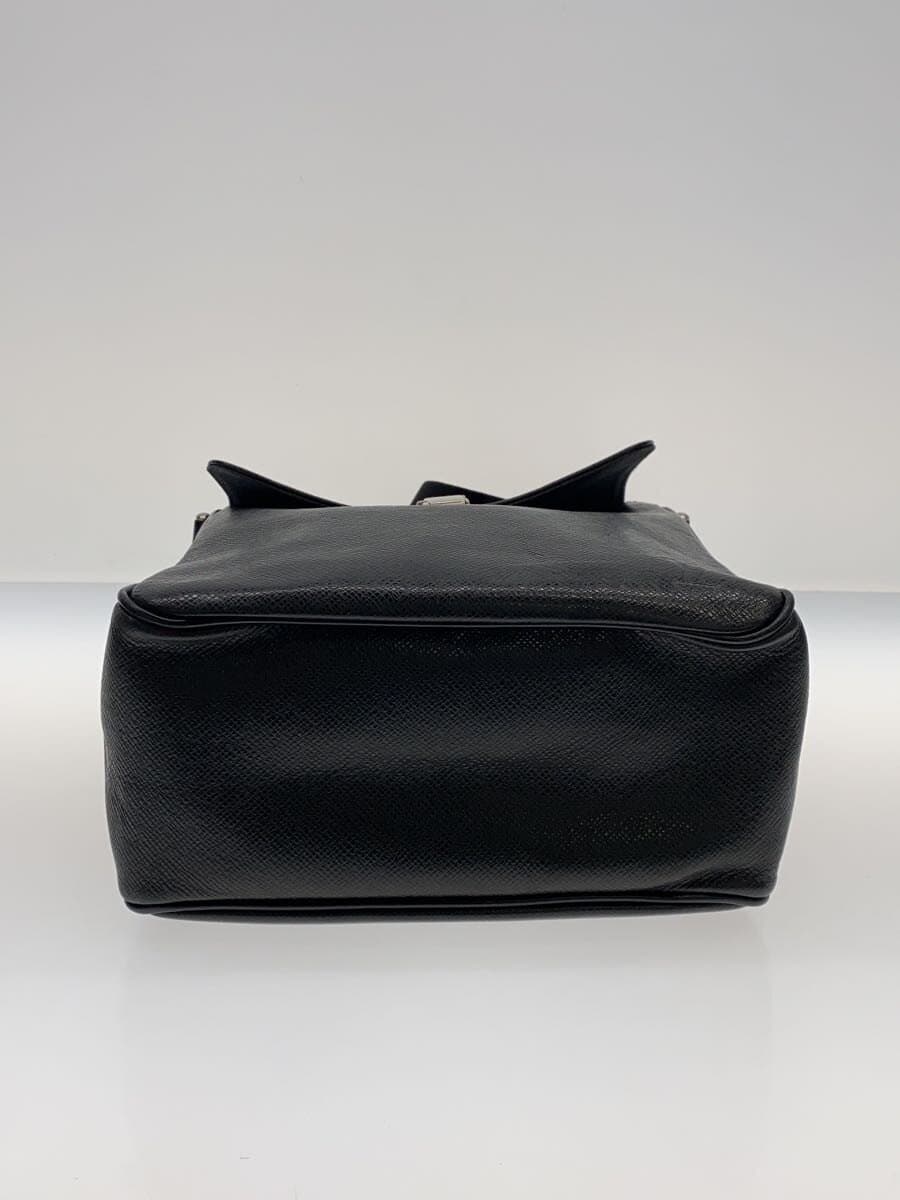 LOUIS VUITTON Yaranga _Taiga Leather BLK 4