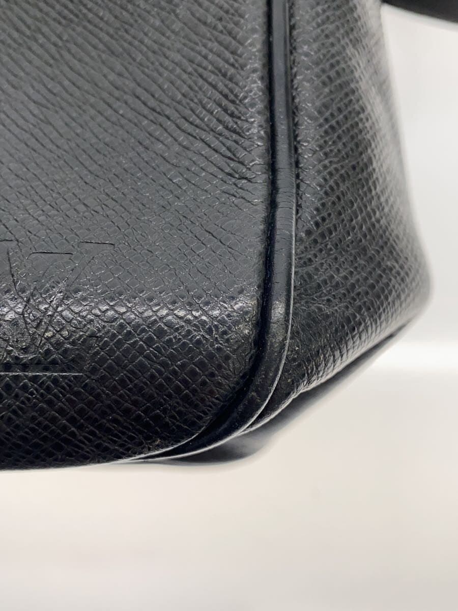 LOUIS VUITTON Yaranga _Taiga Leather BLK 7