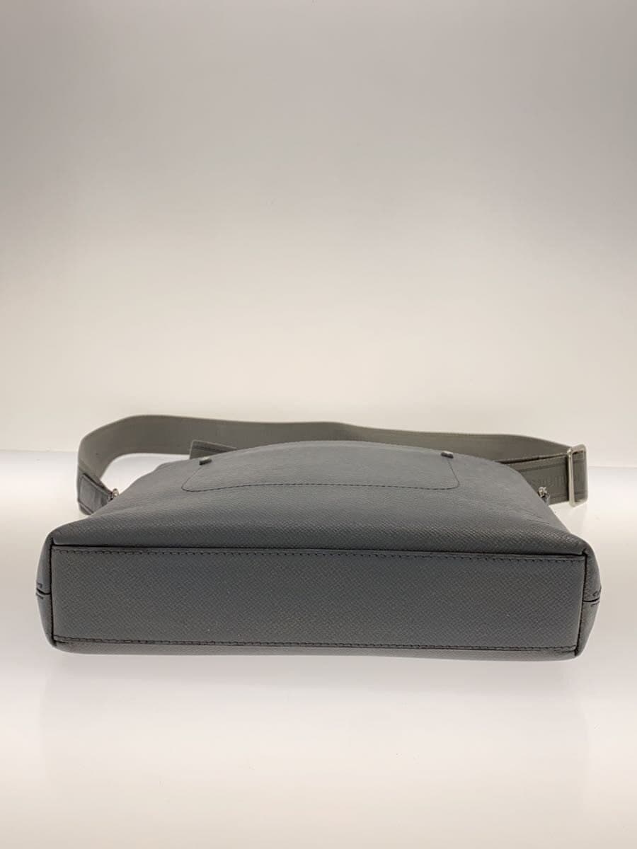 LOUIS VUITTON Grigori Messenger PM_Taiga Leather GRY 4