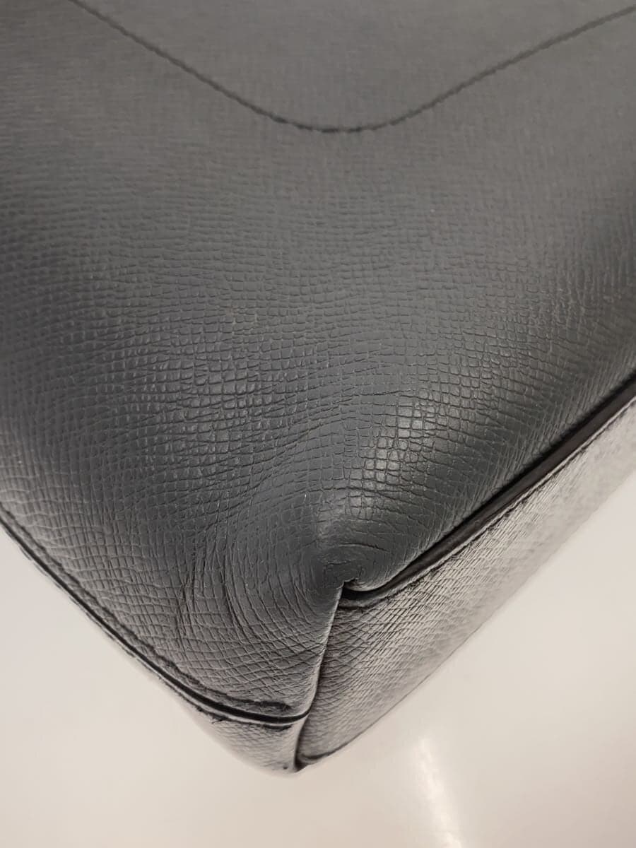 LOUIS VUITTON Grigori Messenger PM_Taiga Leather GRY 7