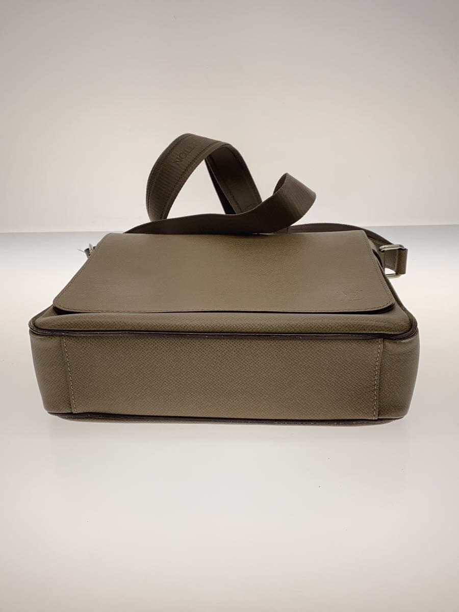 LOUIS VUITTON Roman PM_Taiga Leather KHK 4