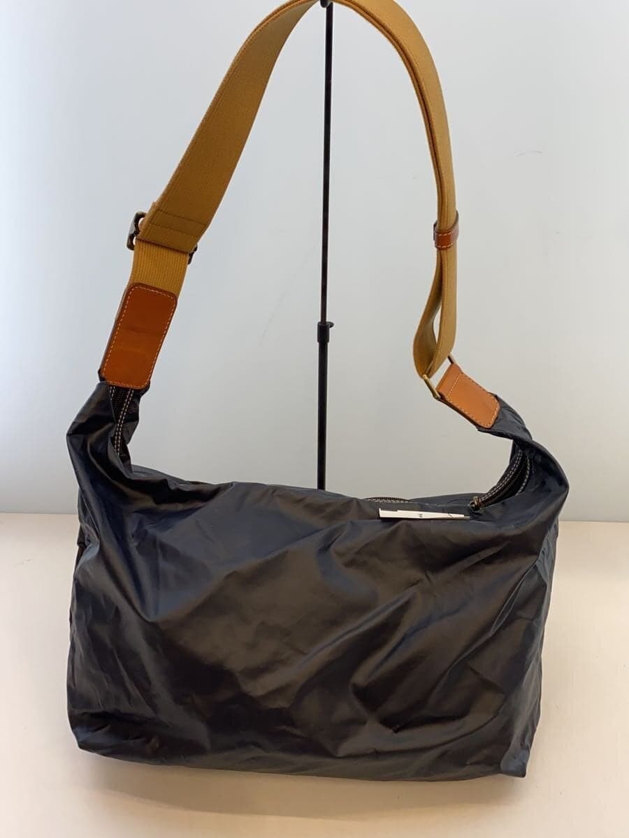 HUNTING WORLD Messenger Bag Nylon NVY 071704 Damage 3