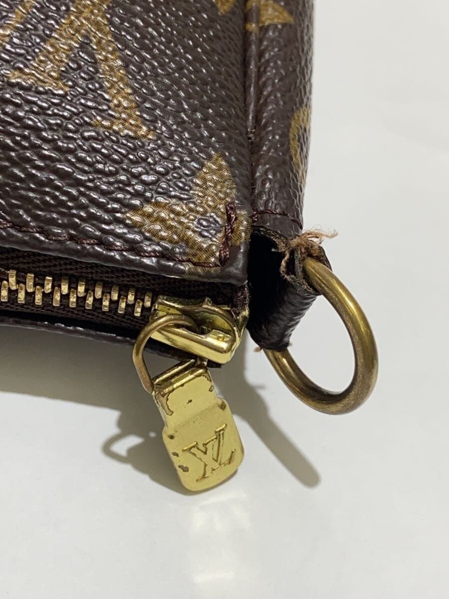 LOUIS VUITTON Pochette Accessoires_Monogram Canvas PVC BRW Handle Deteriorated Leather Peeling 5