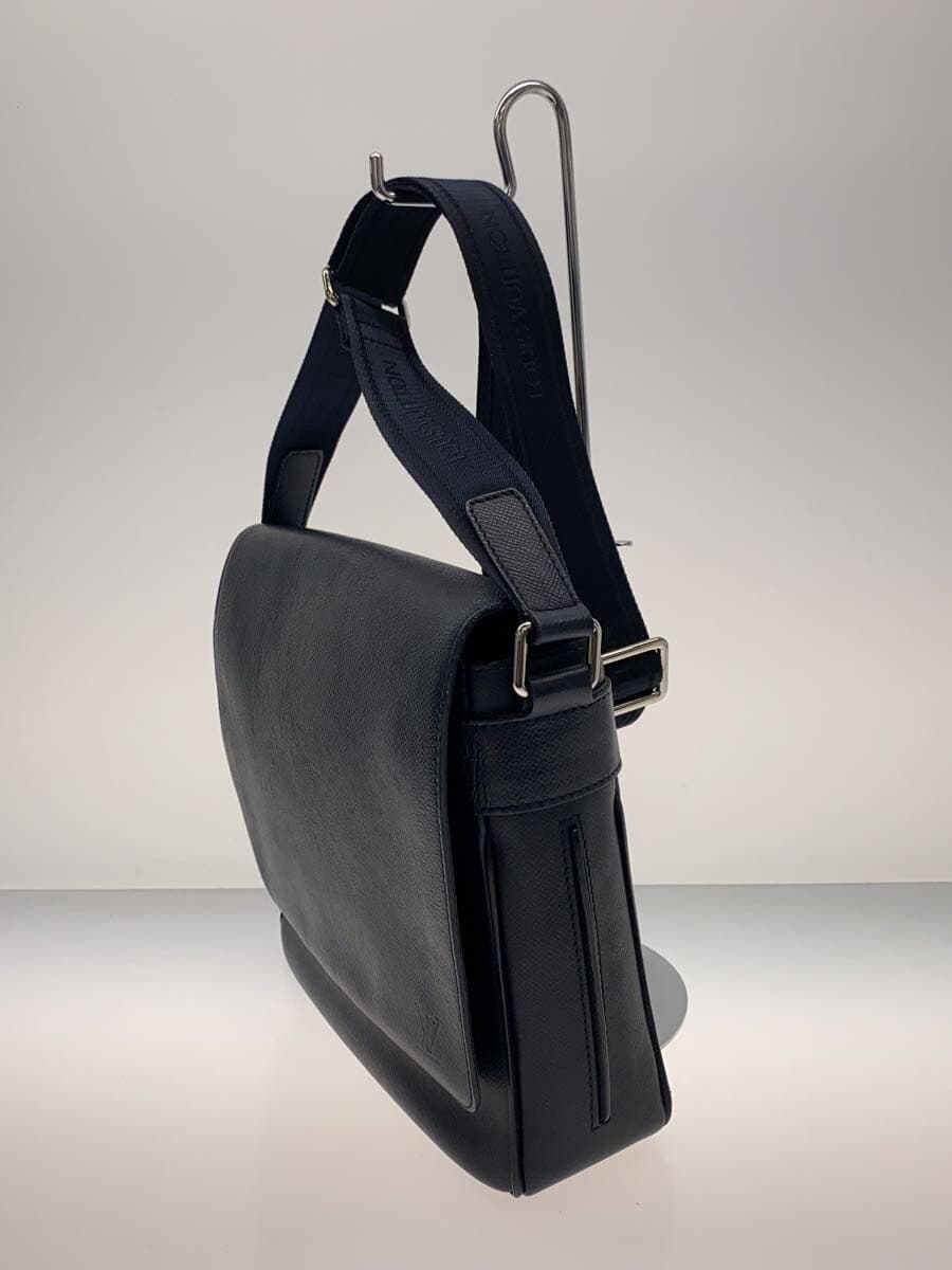 LOUIS VUITTON Roman PM_Taiga Leather NVY 2