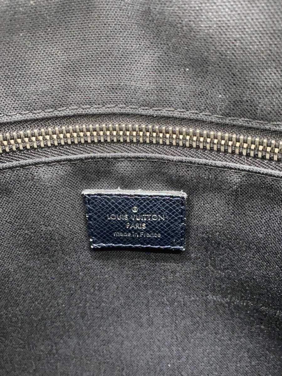 LOUIS VUITTON Roman PM_Taiga Leather NVY 5