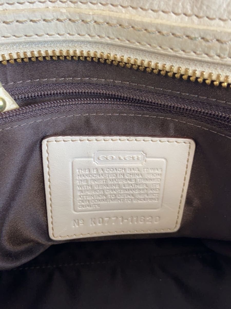 COACH Medium Carryall_Hamptons_Signature_Beige Canvas CML F11620 5