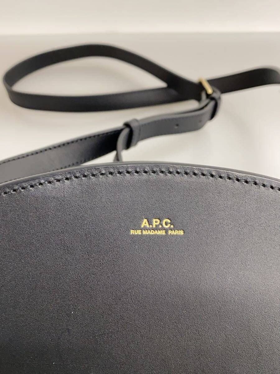 A.P.C. Half Moon Shoulder Bag Leather BLK 5