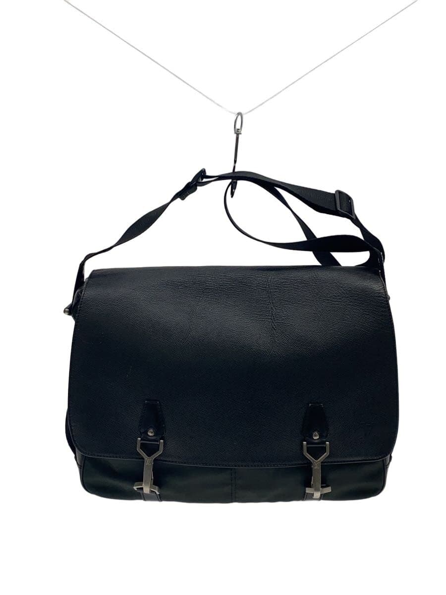 LOUIS VUITTON Dersu _Taiga Leather BLK