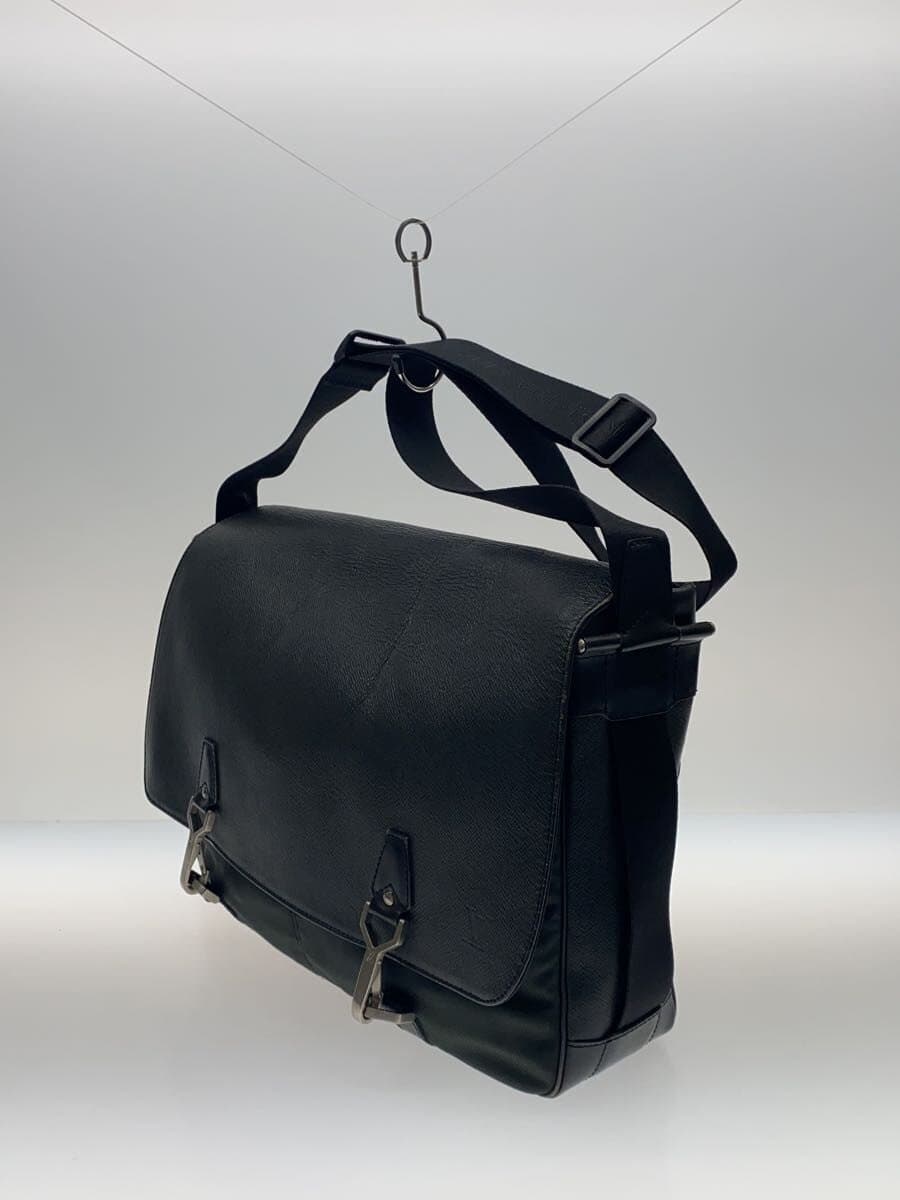 LOUIS VUITTON Dersu _Taiga Leather BLK 2