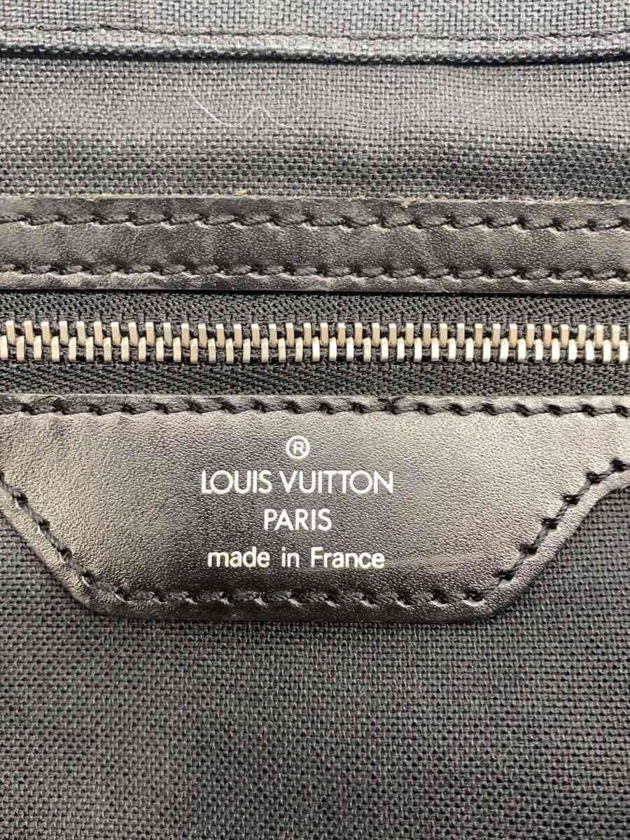 LOUIS VUITTON Dersu _Taiga Leather BLK 5