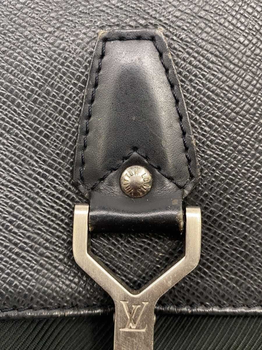 LOUIS VUITTON Dersu _Taiga Leather BLK 8