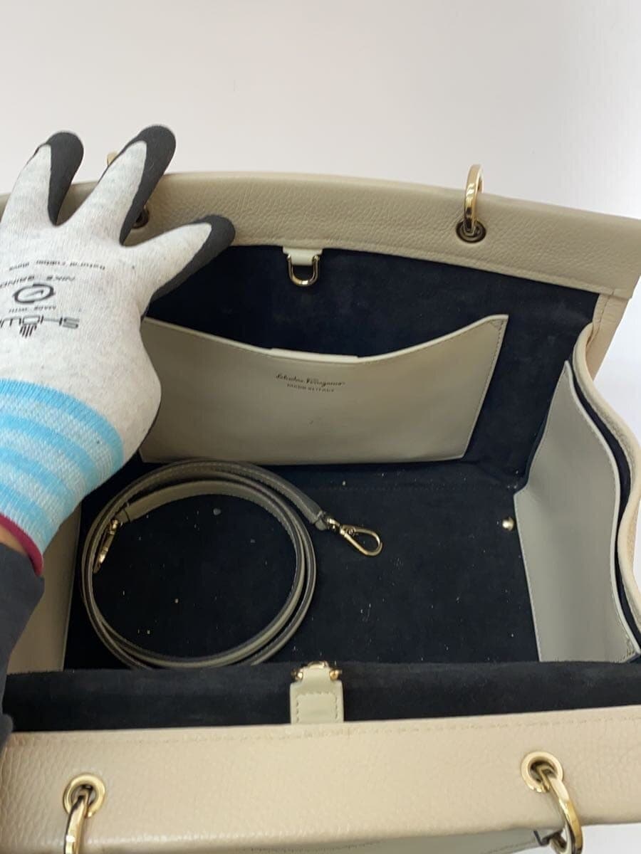 Salvatore Ferragamo Gancini Shoulder Bag Leather BEG EE-21 H110 6