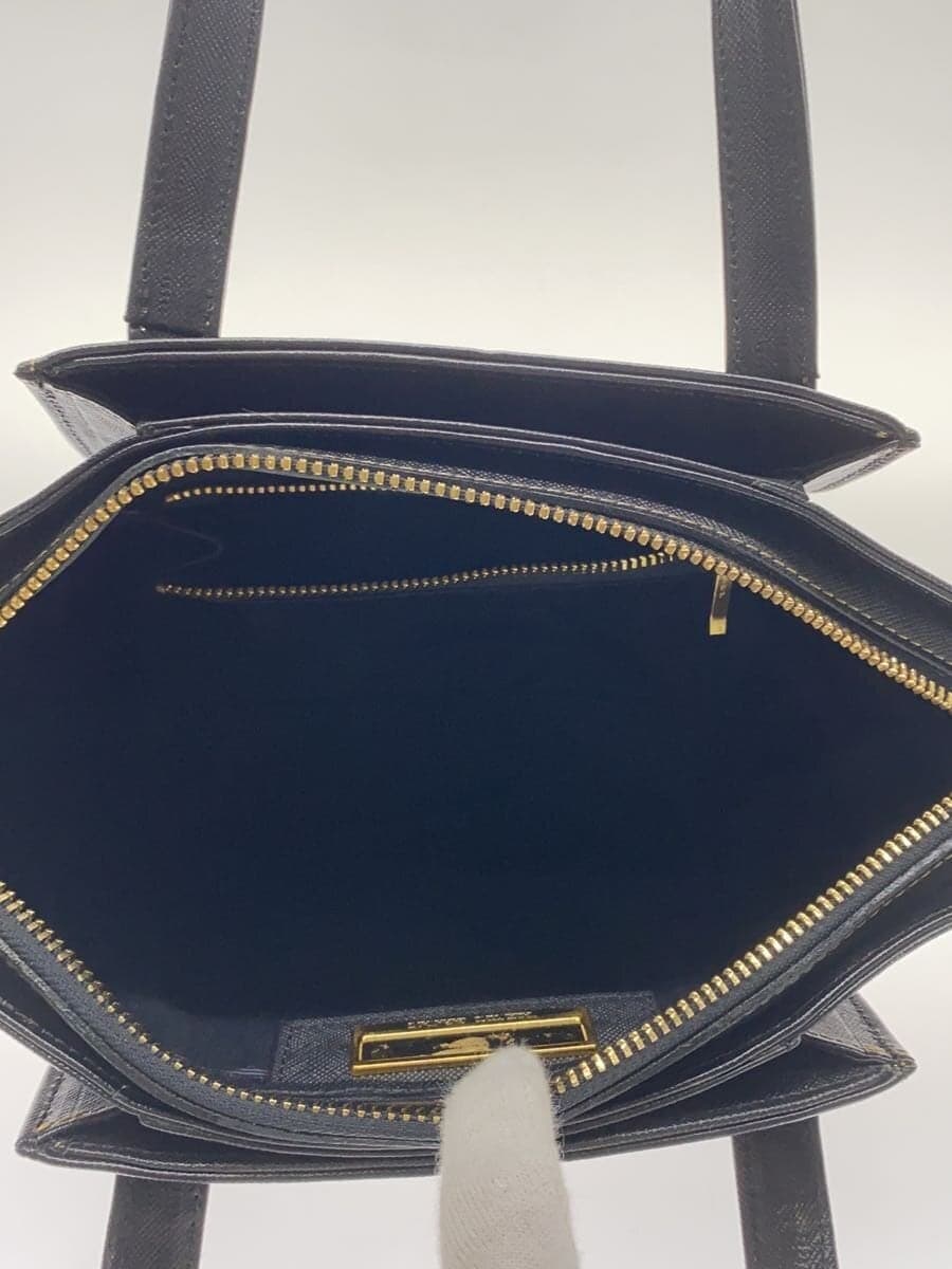 VALENTINO GARAVANI handbag -- BLK 6