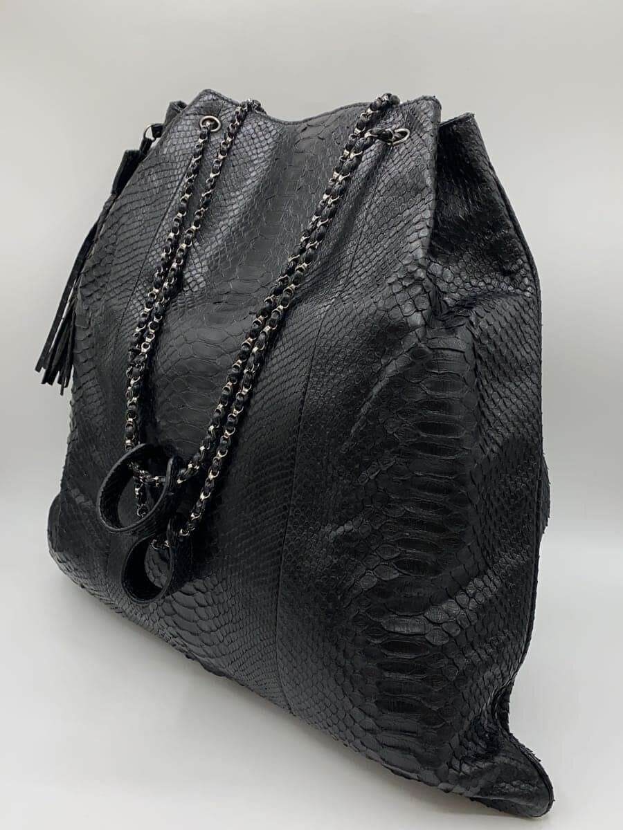Other brands: devi kroell Shoulder bag -- BLK 2
