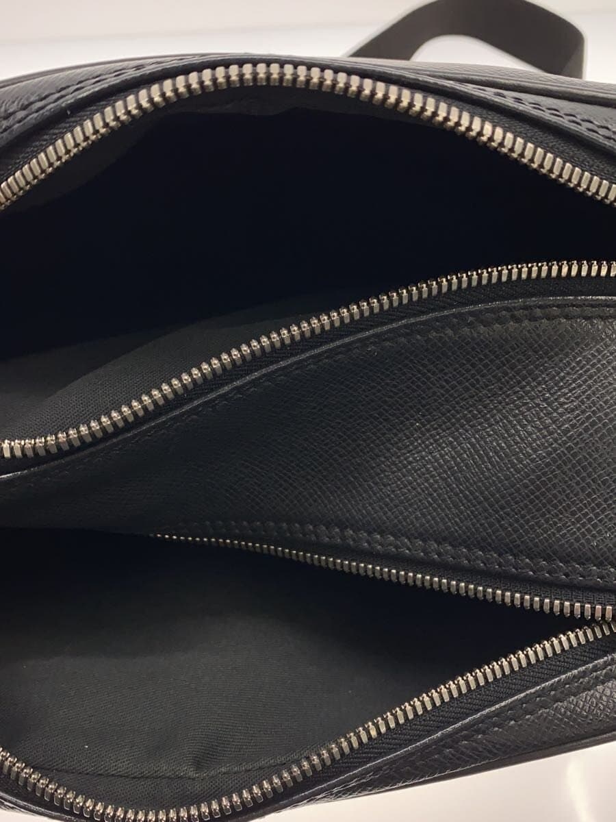 LOUIS VUITTON Reporter _Taiga Leather BLK Solid 6
