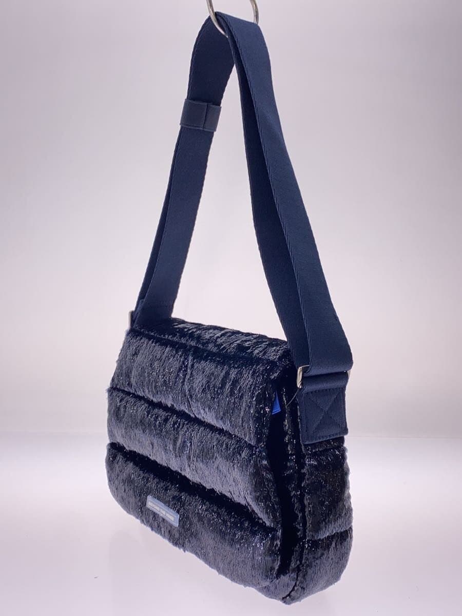 BEYOND THE VINES Shoulder Bag BLK 2