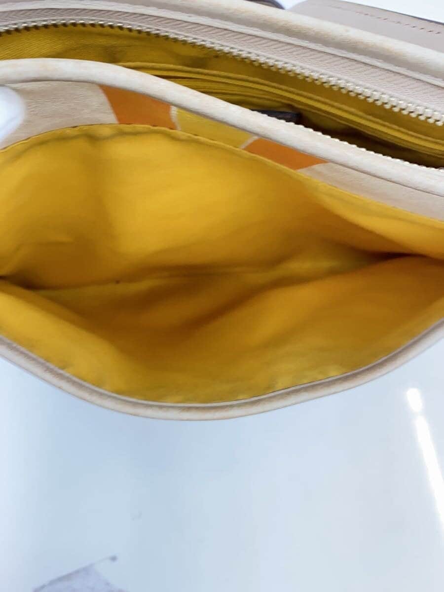 COACH Shoulder Bag Leather WHT All Over Pattern Corner Scuff Inside With Stain 7