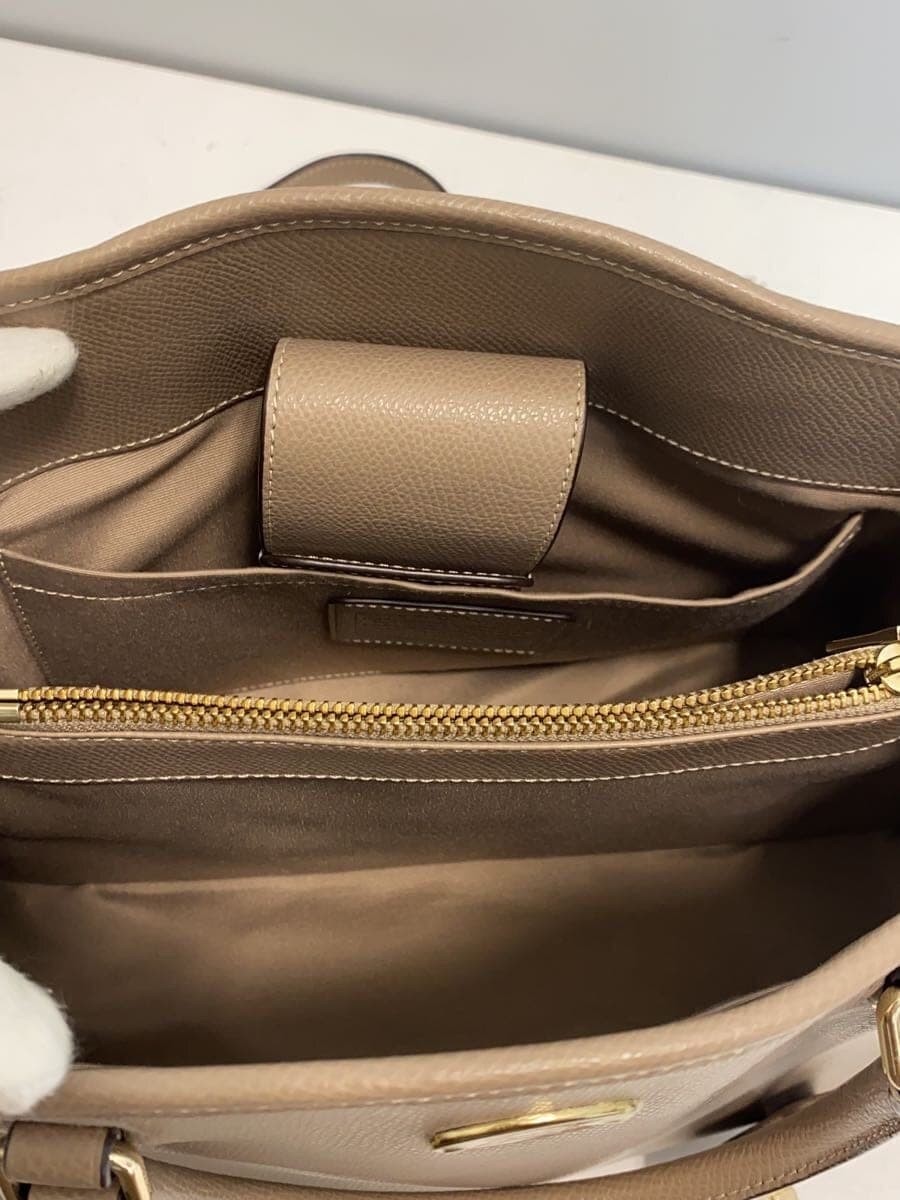 COACH handbag -- BEG There are stains on the bottom 6