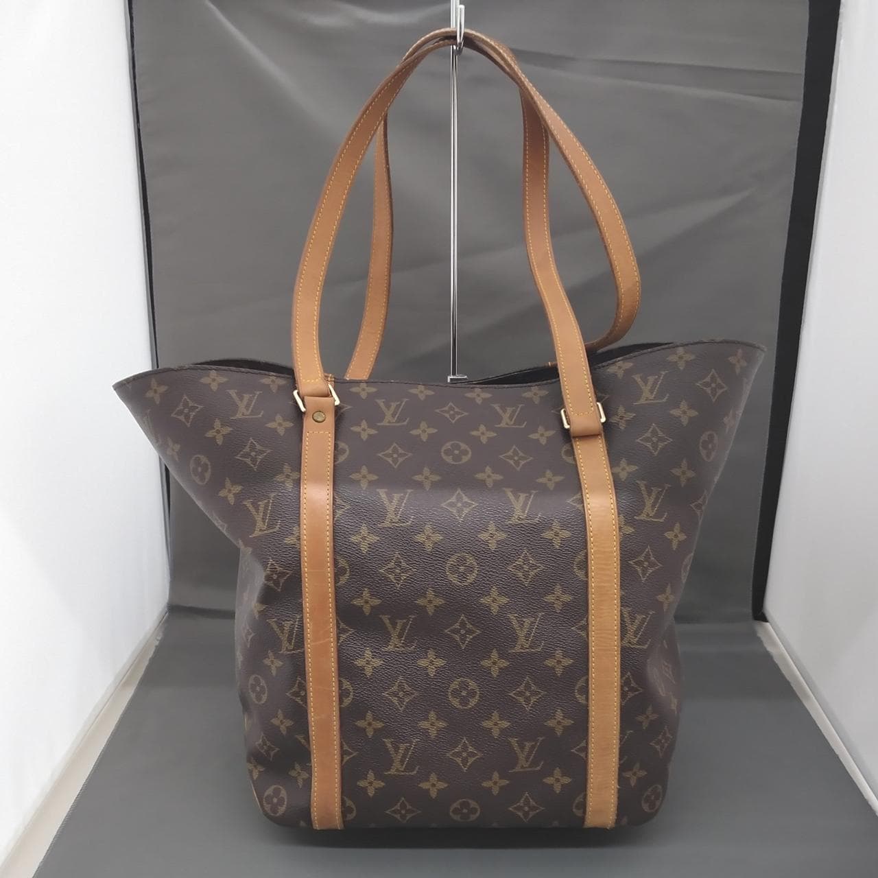 Sac Shopping M51108 MB0919 with corner scratches