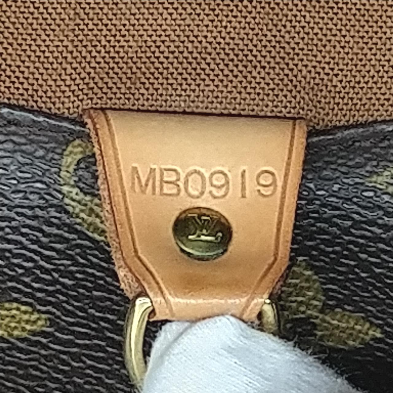 Sac Shopping M51108 MB0919 with corner scratches 12