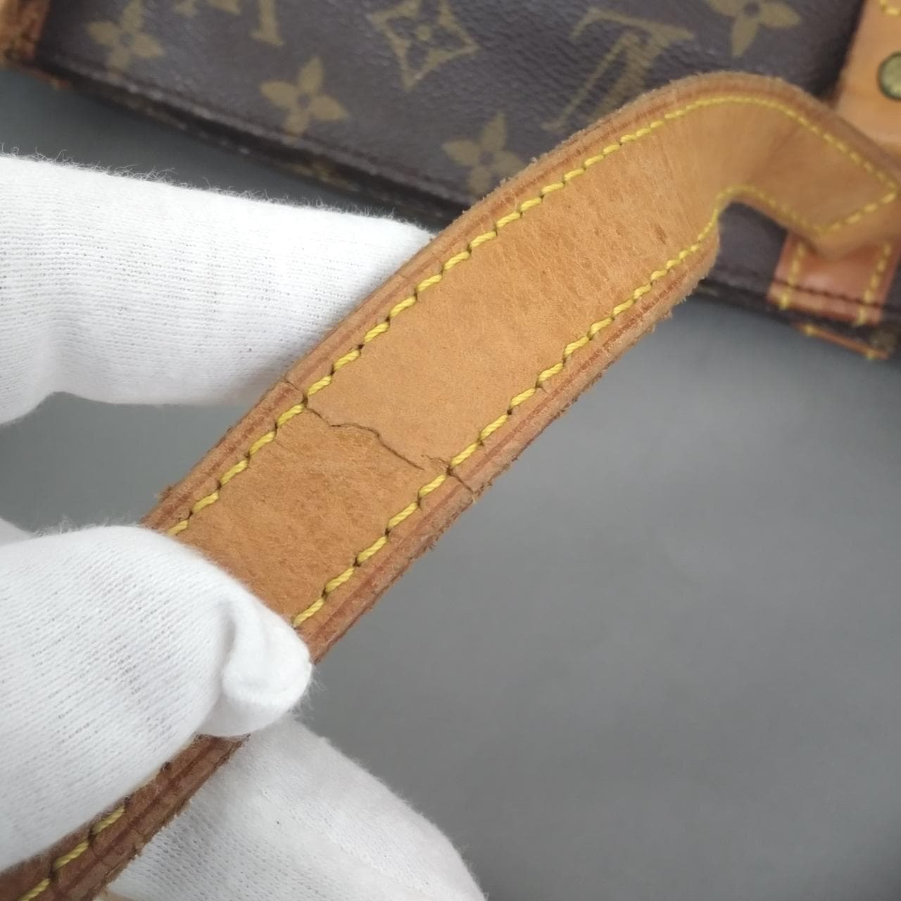 Sac Shopping M51108 MB0919 with corner scratches 15