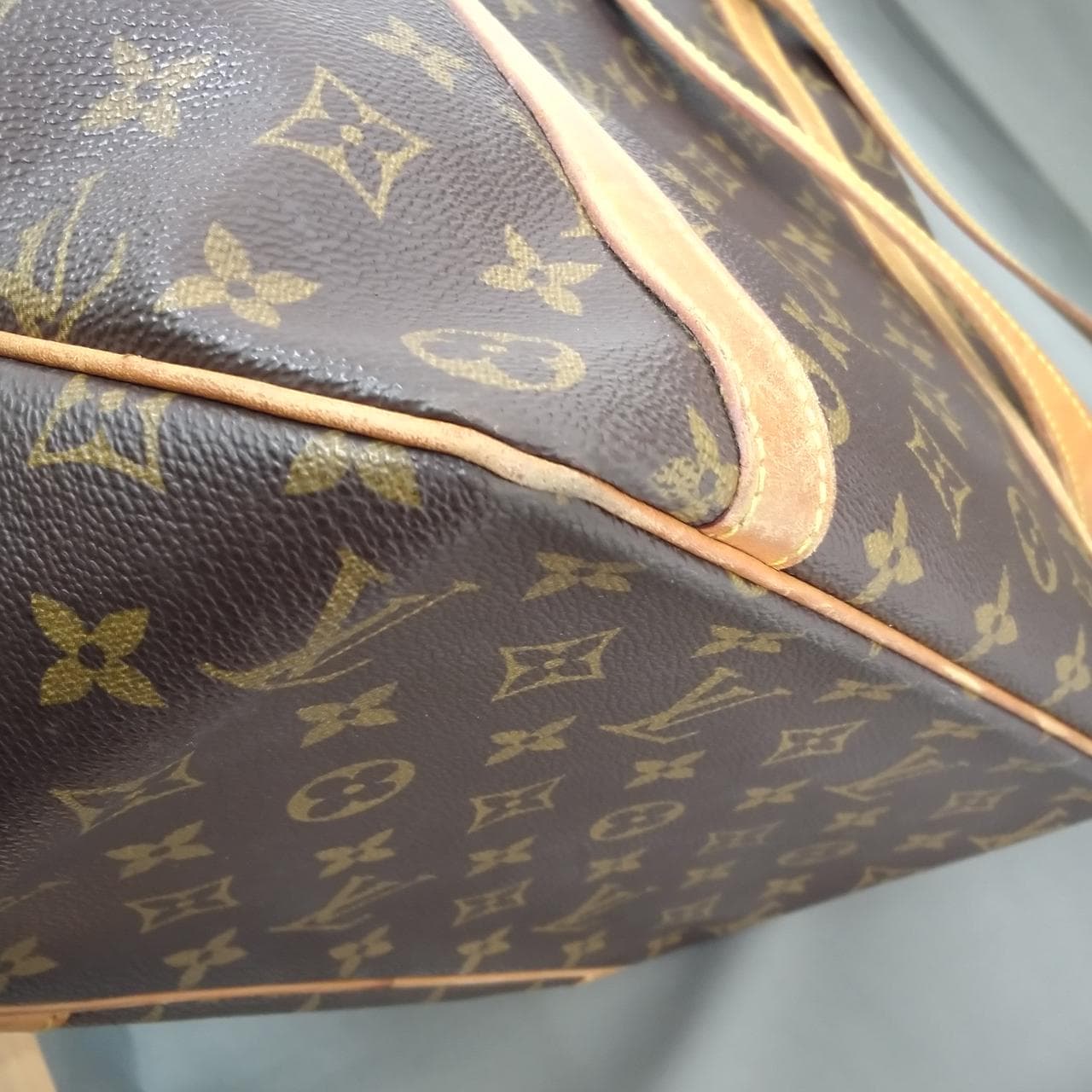 Sac Shopping M51108 MB0919 with corner scratches 16