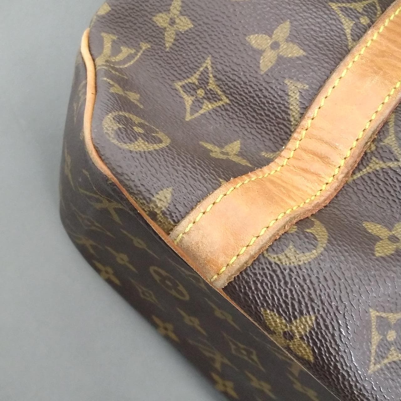 Sac Shopping M51108 MB0919 with corner scratches 17