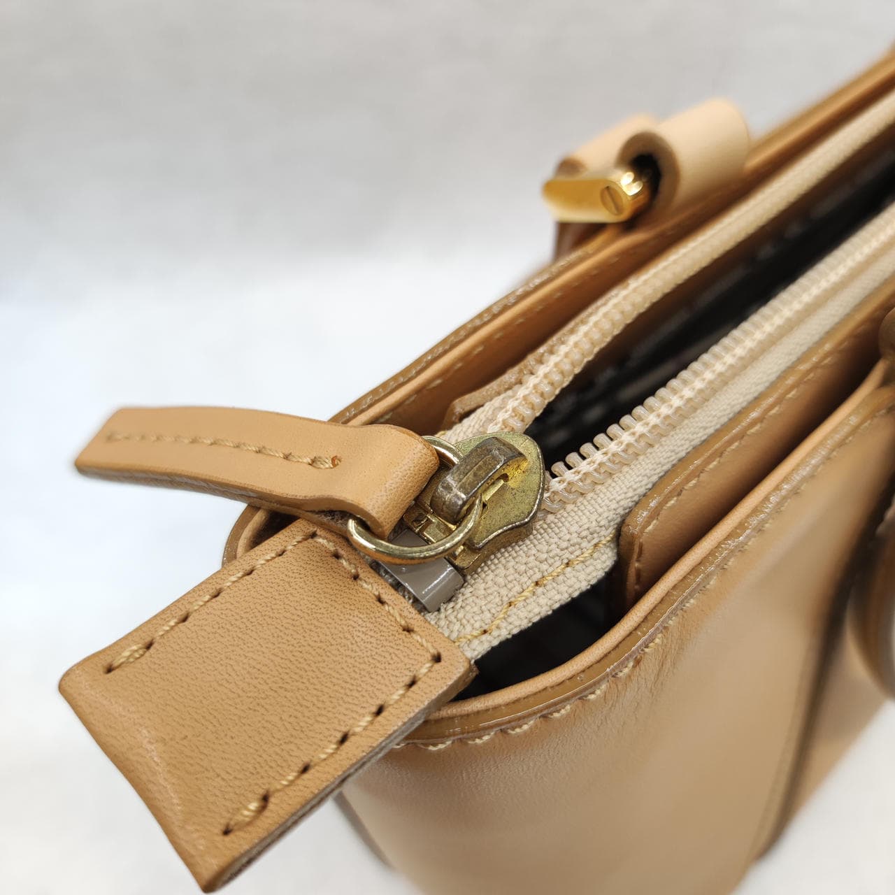 Tote bag in beige color 10