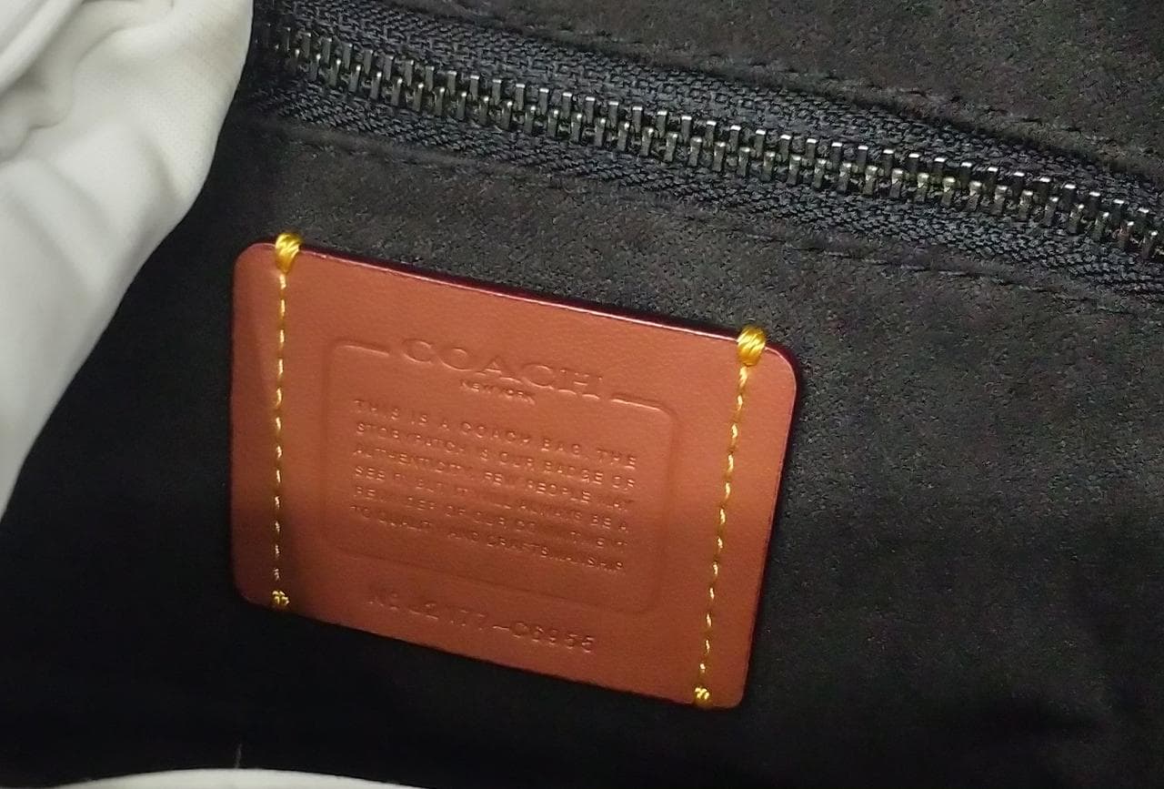 Field baguette bag C6955 8