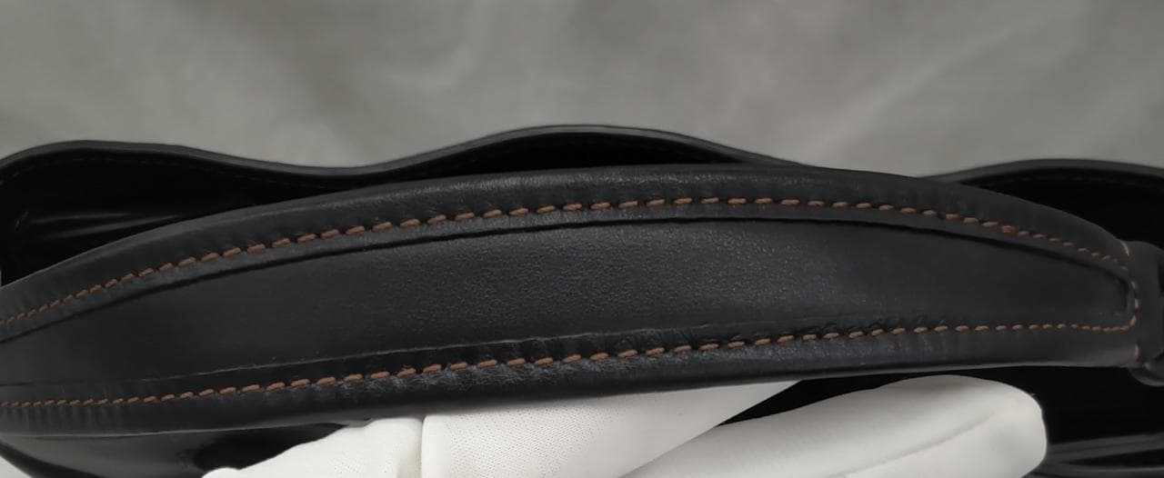 Field baguette bag C6955 10