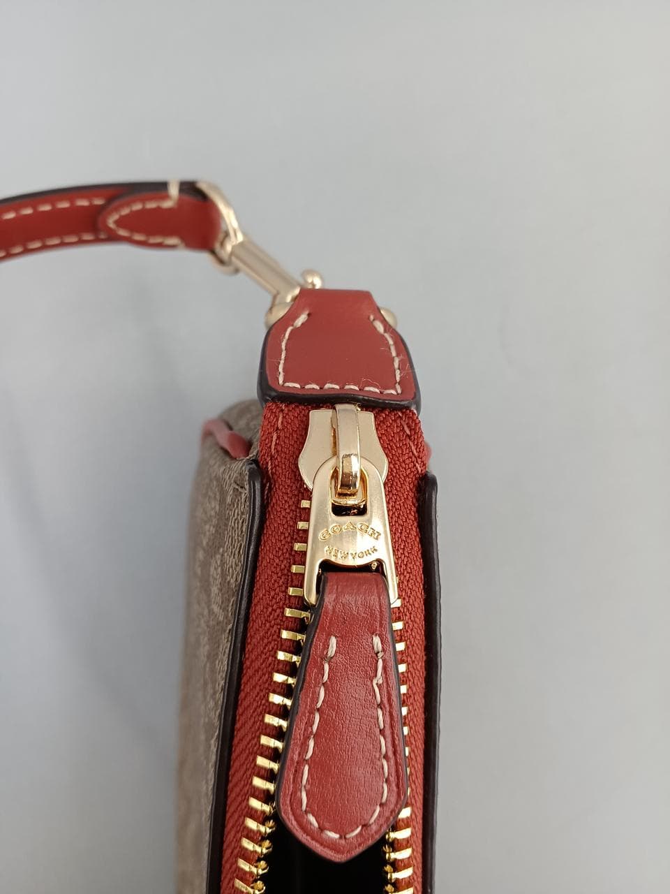 Single-Handle Pouch CE698 12