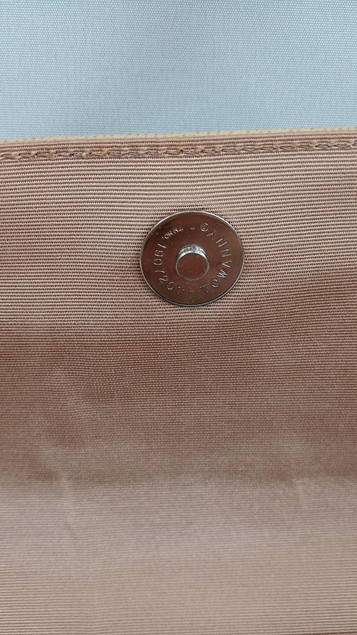 One-shoulder bag with stains 3