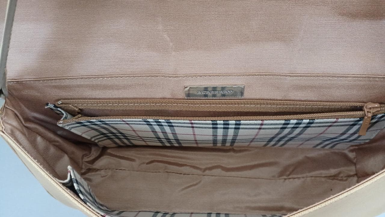 One-shoulder bag with stains 4